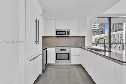 68 SE 6th St #1702, Miami, FL 33131 - Photo 12