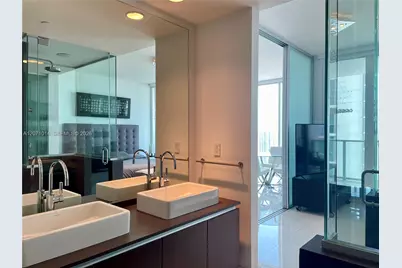 1040 Biscayne Blvd #3305, Miami, FL 33132 - Photo 14