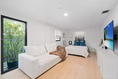 638 NE 141st St, North Miami, FL 33161 - Photo 14