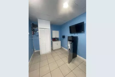 4226 W 16th Ave, Hialeah, FL 33012 - Photo 12