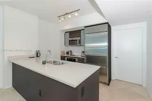 55 SE 6th St, Miami, FL 33131 - Photo 6