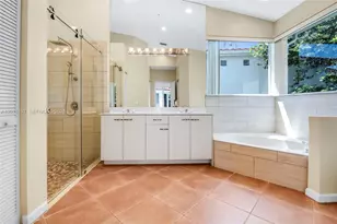 1051 W Bel Aire Dr W, Pembroke Pines, FL 33027 - Photo 16