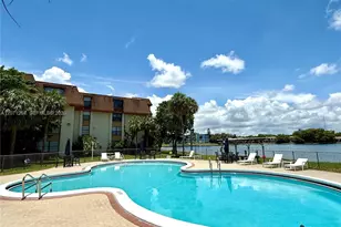 671 NE 195th St, Miami, FL 33179 - Photo 32