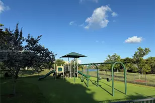 671 NE 195th St, Miami, FL 33179 - Photo 36