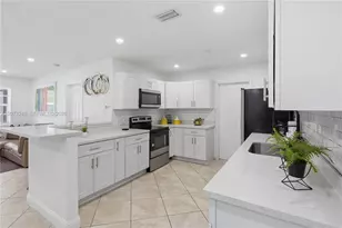 1298 NE 199th St, Miami, FL 33179 - Photo 10