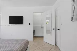 1298 NE 199th St, Miami, FL 33179 - Photo 12