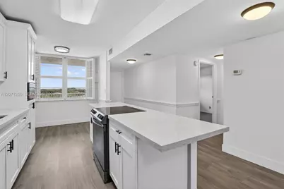 250 Jacaranda Dr #703, Plantation, FL 33324 - Photo 10