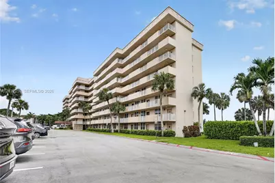 250 Jacaranda Dr #703, Plantation, FL 33324 - Photo 2