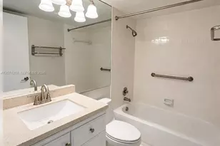 13450 SW 3rd St, Pembroke Pines, FL 33027 - Photo 10