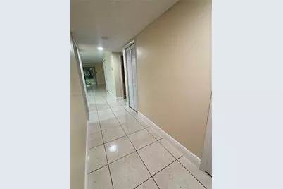215 Lakeview Dr #105, Weston, FL 33326 - Photo 2