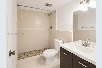 6605 W 26th Dr #24-18, Hialeah, FL 33016 - Photo 8
