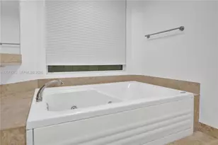4775 Collins Ave, Miami Beach, FL 33140 - Photo 16