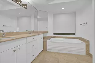 4775 Collins Ave, Miami Beach, FL 33140 - Photo 14