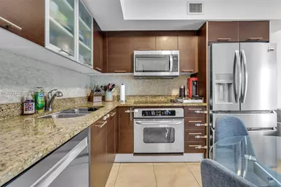 41 SE 5th St #908, Miami, FL 33131 - Photo 2