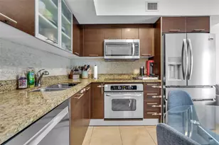 41 SE 5th St, Miami, FL 33131 - Photo 2