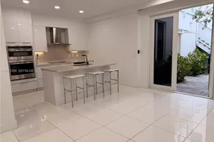 10330 NW 66th St, Doral, FL 33178 - Photo 8