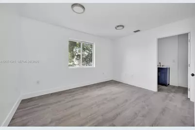 2770 NW 44 St, Miami, FL 33142 - Photo 14
