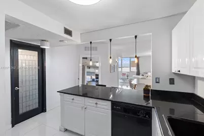 2301 Collins Ave #931, Miami Beach, FL 33139 - Photo 4