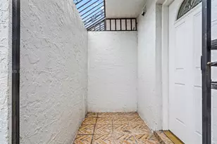 319 NW 109th Ave, Miami, FL 33172 - Photo 4