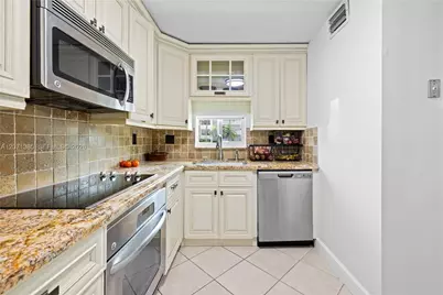 811 S Hollybrook Dr #105, Pembroke Pines, FL 33025 - Photo 8