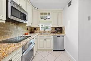 811 S Hollybrook Dr, Pembroke Pines, FL 33025 - Photo 8