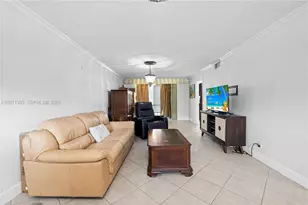 811 S Hollybrook Dr, Pembroke Pines, FL 33025 - Photo 10