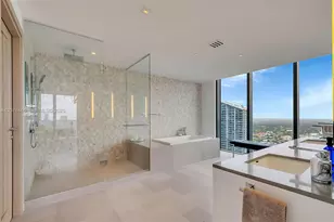 68 SE 6th St, Miami, FL 33131 - Photo 10