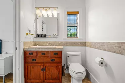 7970 Hawthorne Ave, Miami Beach, FL 33141 - Photo 32