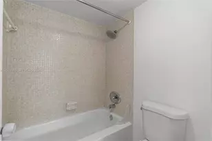 1301 NE Miami Gardens Dr, Miami, FL 33179 - Photo 28
