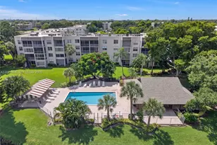 9440 Poinciana Pl, Davie, FL 33324 - Photo 22