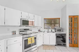 20714 NW 3rd St, Pembroke Pines, FL 33029 - Photo 12