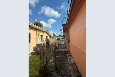 846 W 32nd St #1, Hialeah, FL 33012 - Photo 30