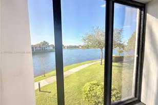 210 Lake Pointe Dr, Oakland Park, FL 33309 - Photo 8