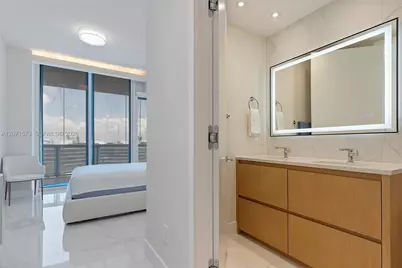 100 S Pointe Dr #910, Miami Beach, FL 33139 - Photo 32