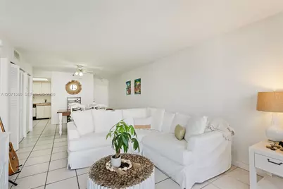 1775 Washington Ave #5D, Miami Beach, FL 33139 - Photo 2