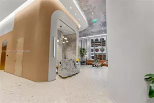 77 SE 5th St, Miami, FL 33131 - Photo 10