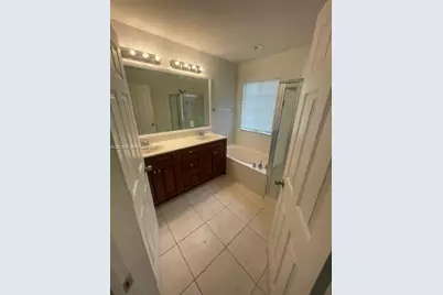 2004 Marsh Harbor Dr, Riviera Beach, FL 33404 - Photo 8