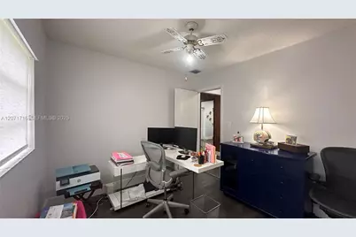 18921 W Oakmont Dr, Hialeah, FL 33015 - Photo 36