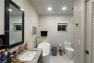 18921 W Oakmont Dr, Hialeah, FL 33015 - Photo 26
