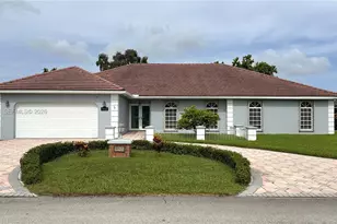 18921 W Oakmont Dr, Hialeah, FL 33015 - Photo 1