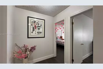 18921 W Oakmont Dr, Hialeah, FL 33015 - Photo 16
