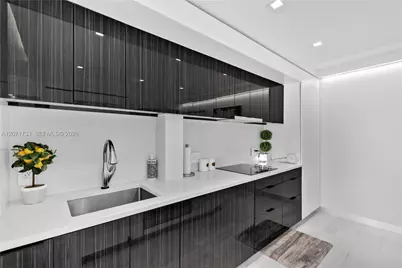 5555 Collins Ave #5A, Miami Beach, FL 33140 - Photo 2
