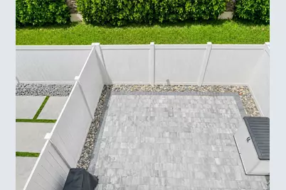 8876 W 35th Way, Hialeah, FL 33018 - Photo 26