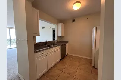 900 SW 8th St #1503, Miami, FL 33130 - Photo 6