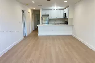 15665 SW 82nd Cir Ln, Miami, FL 33193 - Photo 2