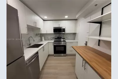 400 Kings Point Dr #604, Sunny Isles Beach, FL 33160 - Photo 2
