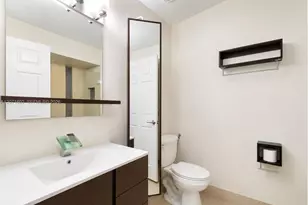 2561 W 60th Pl, Hialeah, FL 33016 - Photo 8