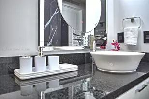 170 SE 14th St, Miami, FL 33131 - Photo 20