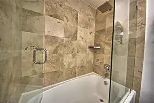 170 SE 14th St, Miami, FL 33131 - Photo 22