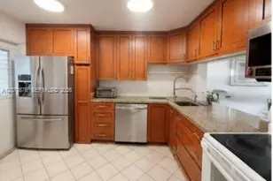 215 SE 3rd Ave, Hallandale Beach, FL 33009 - Photo 4